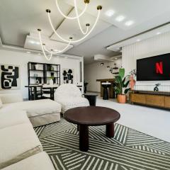 The 3BDR Avant-garde Residence 5 min to Airport