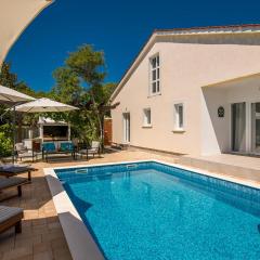 Cozy Home In Kras With Kitchen