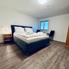 Private room with Bathroom and Lake View in Guest House