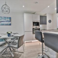 Magnificent, Renovated Whole House With Garden