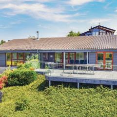 Three-Bedroom Holiday Home In Ebeltoft