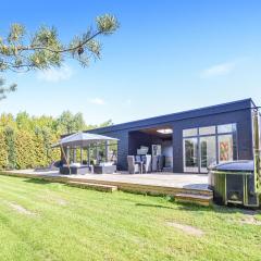 Amazing Home In Væggerløse With Wifi