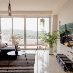 Luxury Beachfront Apartment Near Panama City