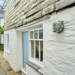 Moll's Yard
