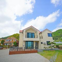 Beautiful Mohang Private Pension