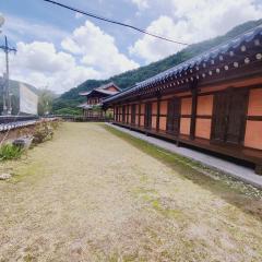 Yeongwol Hwanggung Hanok Pension