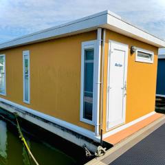 '' Mustique'' Cozy & Romantic Houseboat in Maastricht