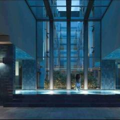 Midnight Luxe 2BR 2Bath 2Car 230 Pool Gym Sauna