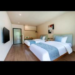 Kangding Zhuji Villa Designer View B&B