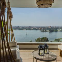 Luxurious Apartment with Pyramid & Nile View