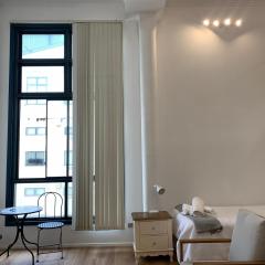 Broadway I Central, Spacious White Apartment 56sqm