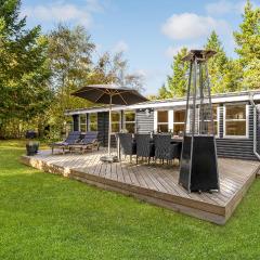 Three-Bedroom Holiday Home In Vaggerlose