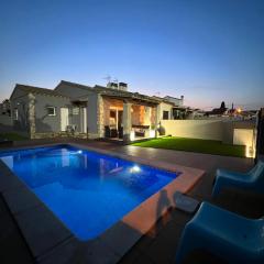 Casa en L Escala con piscina y WIFI free