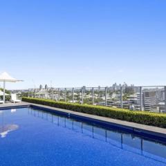 Sydney resort style condo 3 pools
