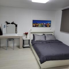 Newly renovated apartment center of Seoul #10