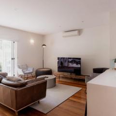 Modern Home in Sandy Bay - Sleeps 8 Guests