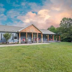 Riverside Ranch by AvantStay Mins to Downtown