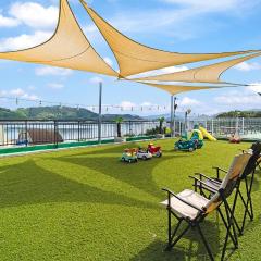 Namhae Spring, Summer, Fall, Winter Pet-