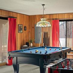 Mountain Magic by AvantStay Firepit Game Room - Pool Table Foosball
