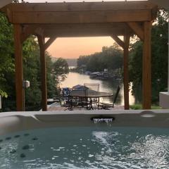 Hummingbird Home by AvantStay Boat House Dock
