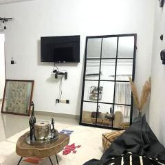 3 pièces moderne africain à 2min de la plage, à Fidjrosse