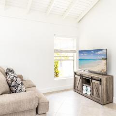 Tropical Bottle Creek Stay & Onsite Parking