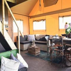 Cozy tent lodge with kitchen