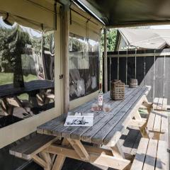 Scenic lodge with kitchen