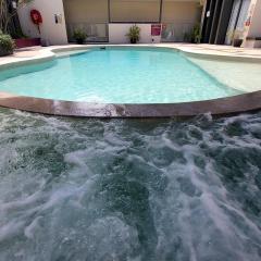 海湾旁的伊甸园酒店