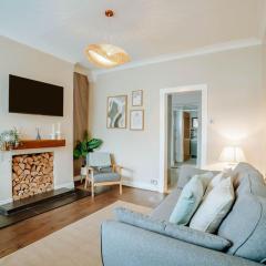 Newly Refurbished 3 Bedroom Townhouse Free Parking