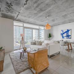 Modern Midtown Stay Pool Access & Free Parking