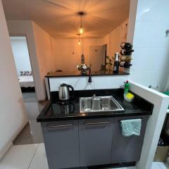 Apartamento 2 quartos, prox Outlet Campo Largo BR e Hospitais possui lava e seca