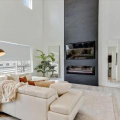 Right off Freeway Quiet Neighborhood King Bed