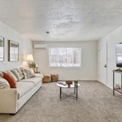 5 Mins off i15 Pickle Ball Courts Close By