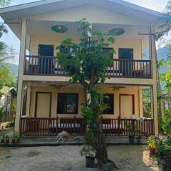 Kiarra Krisxia Lodge