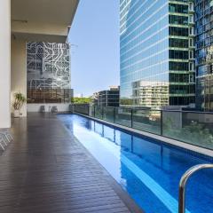 Lux 39th floor 2br 2bath, River view, Pool, Gym, Wifi