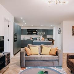 Spacious City Pad Canal-view Balcony Family Contractors