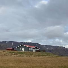 Hóll Guesthouse