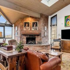 SilverKing Mountainside Penthouse Suite