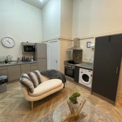 Central Leeds Apartment with parking available