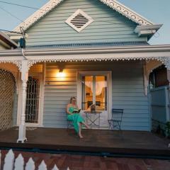 Signal Cottage close to beach and Semaphore Road