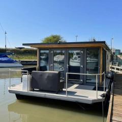 Houseboat Tulip NS006