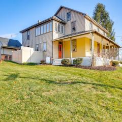 3 Mi to Dtwn Charming Farmhouse in Mount Joy!