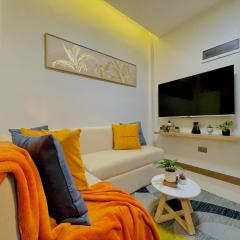 Group-Friendly Stay, Minutes from the Airport