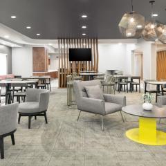 塔尔萨万豪春季山丘套房酒店
