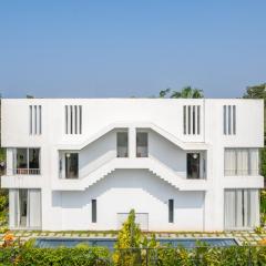 La Zorita, Luxurious 3 BHK with Private Pool, 10 mins from Anjuna Beach, Kitchen, Security, Terrace, Patio & Wifi