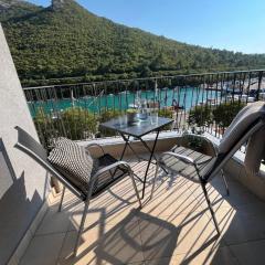 Apartment Lena - NEW, at seafront and with beach access!!!