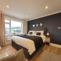 Modern 2 bed pet friendly Bungalow near countryside and a short drive to seafront- with large private garden by Catchpole Stays