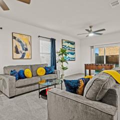 Crew Stay Sleeps 10, Wi-fi, Parking, Big Backyard