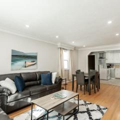 Charming 4BR Barrie Retreat with Backyard